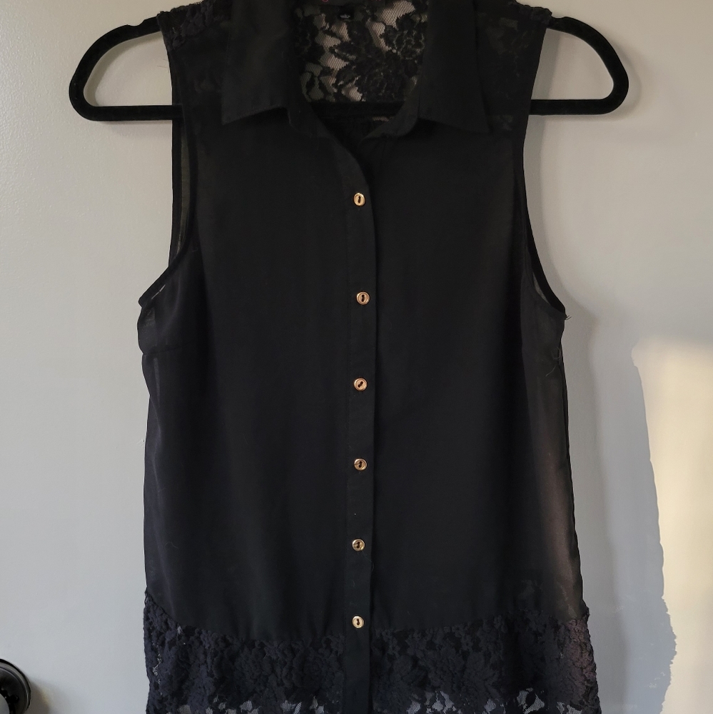 Lace trim sleeveless black top